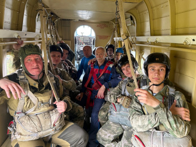 «Путь к высоте: парашютные прыжки участников проекта «Помним, гордимся, наследуем!»