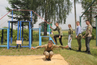 «Путь к высоте: парашютные прыжки участников проекта «Помним, гордимся, наследуем!»